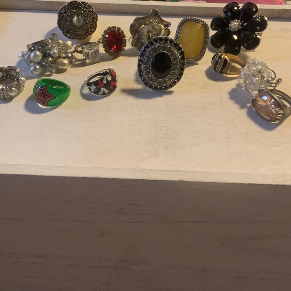 Elastic and adjustable ring lot